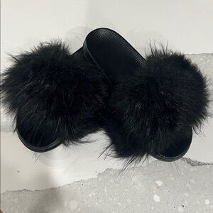 Faux Fur Slides‎